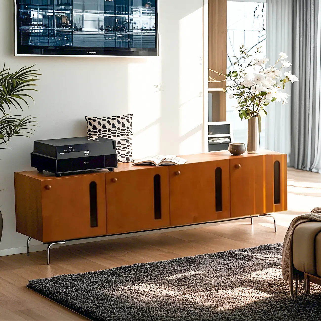 Meuble TV rectangulaire en bois brun avec pieds en métal pour salon