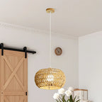 Suspension en rotin brun naturel pour une décoration de salle à manger moderne