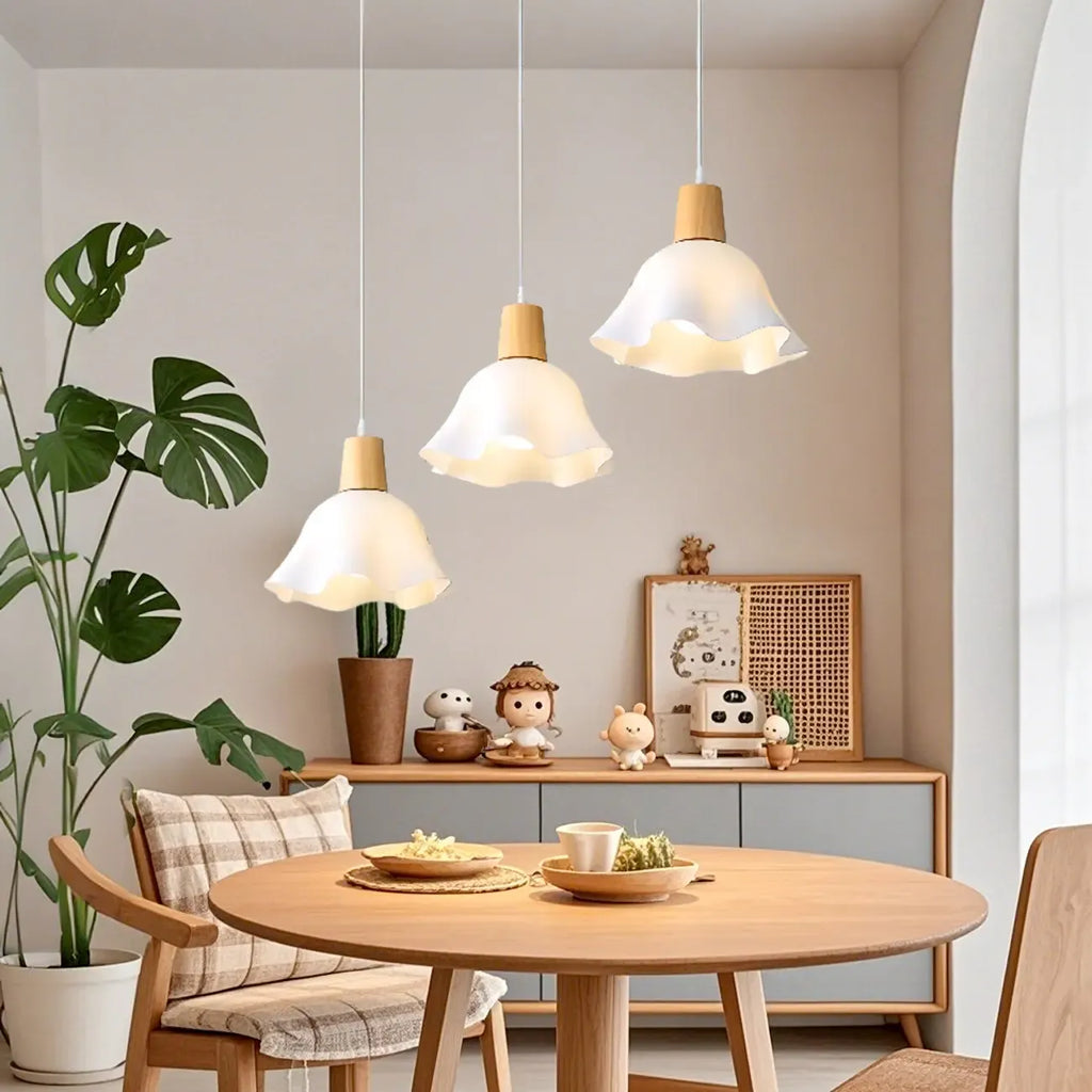 Plafoniera elegante a 3 luci in legno con paralume a fiori in acrilico