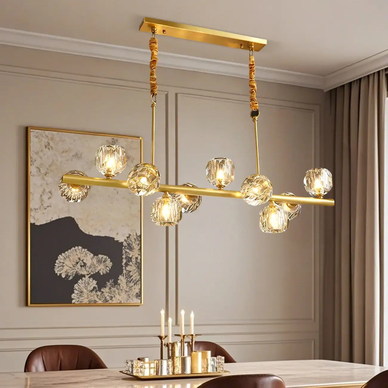 Grande suspension linéaire en métal et cristal doré pour cuisine
