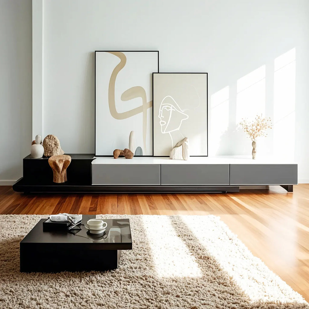 Meuble TV long en bois gris de 142 cm avec étagère ouverte et tiroirs de rangement