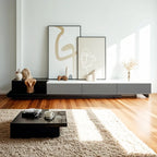 Meuble TV long en bois gris de 142 cm avec étagère ouverte et tiroirs de rangement