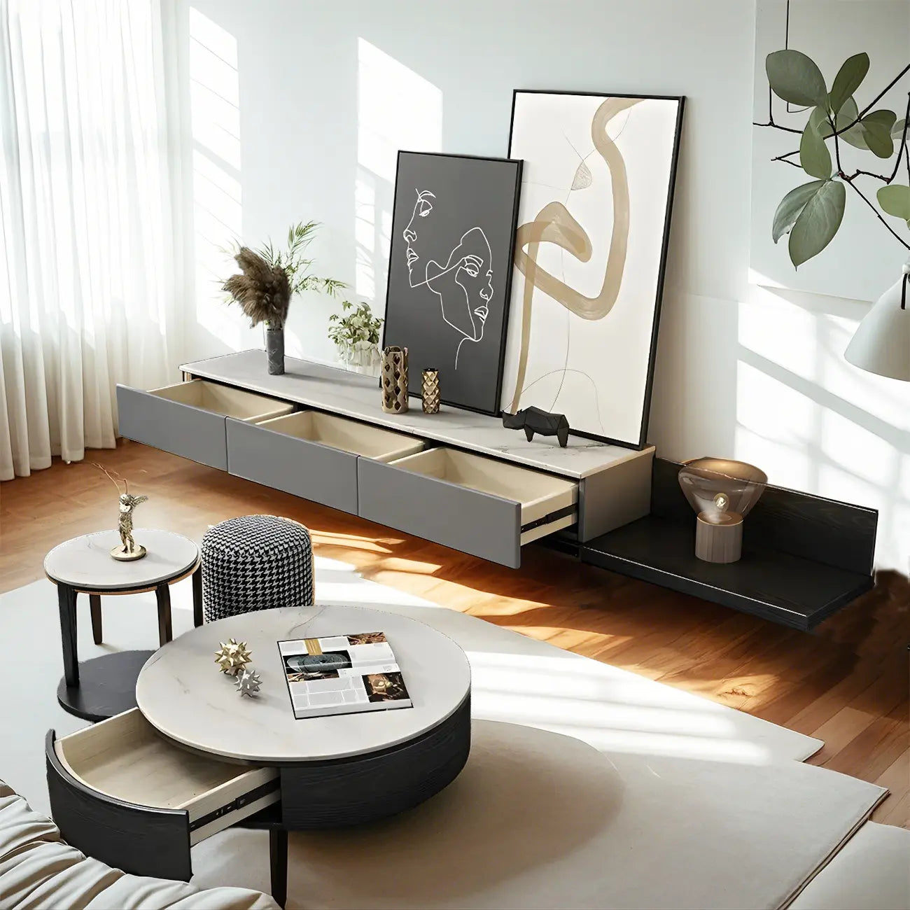 Meuble TV long en bois gris de 142 cm avec étagère ouverte et tiroirs de rangement