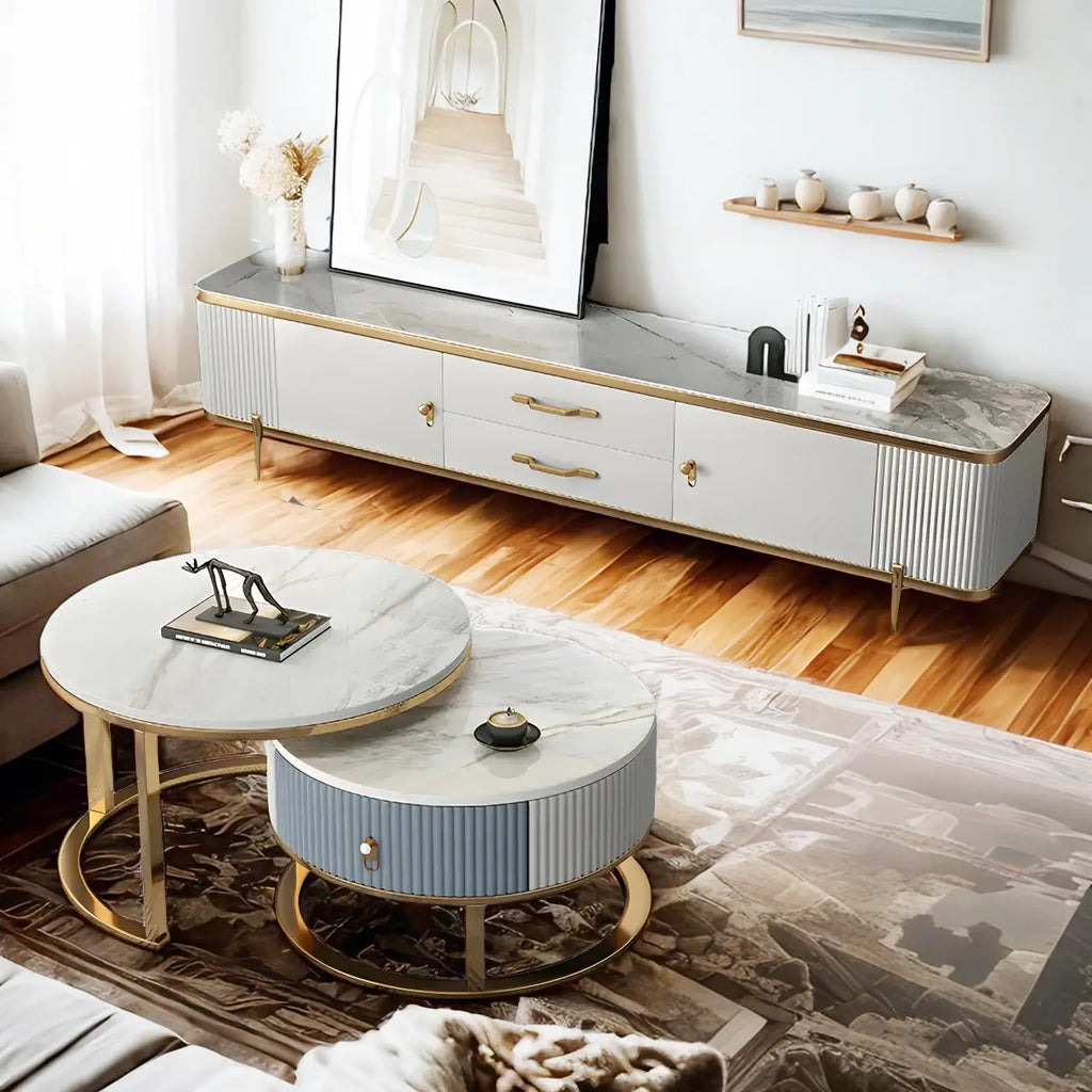 Meuble TV avec armoire, panneaux cannelés en pierre blanche et garniture dorée, 71 cm