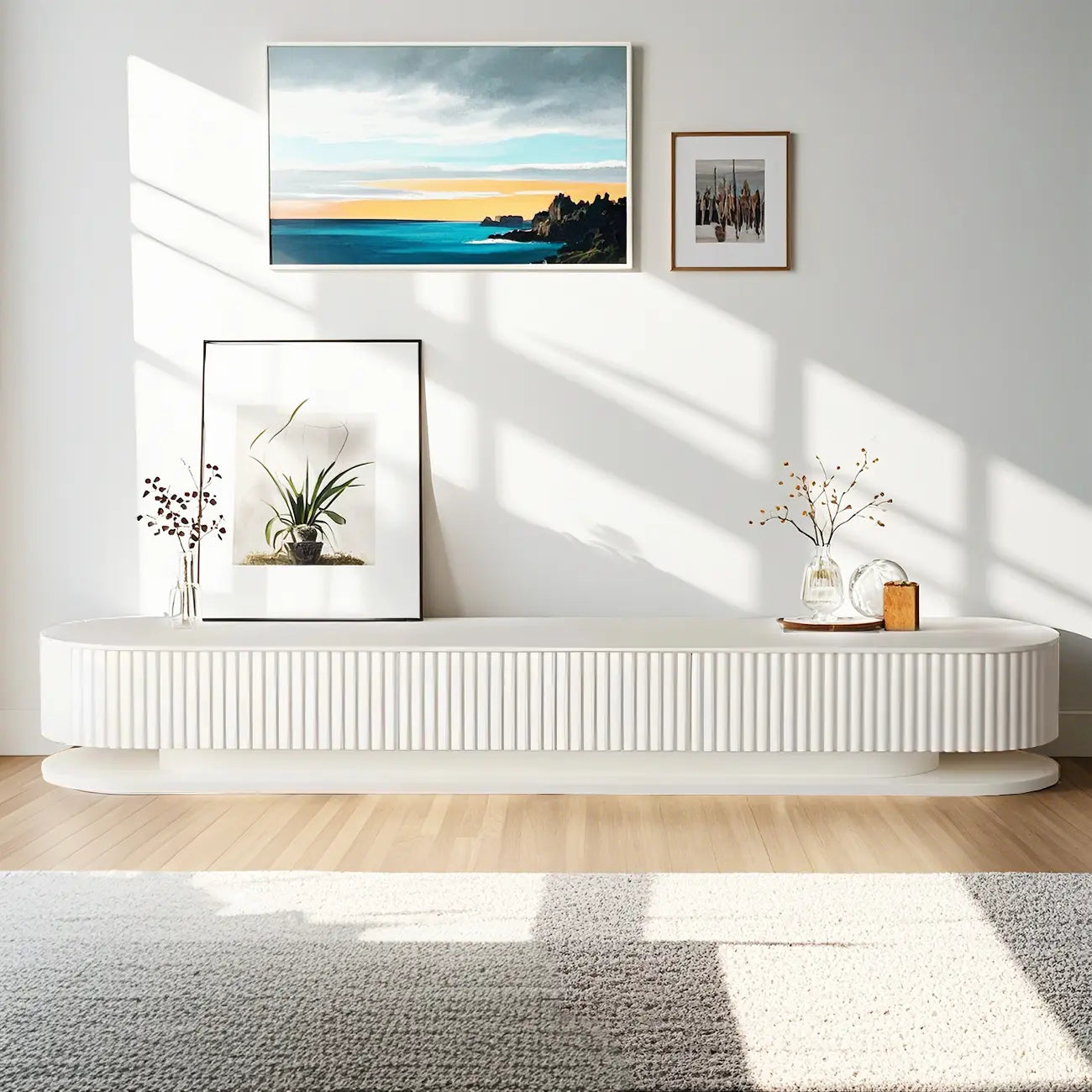 Meuble TV moderne en bois blanc, long et cannelé, avec tiroirs (79 pouces)