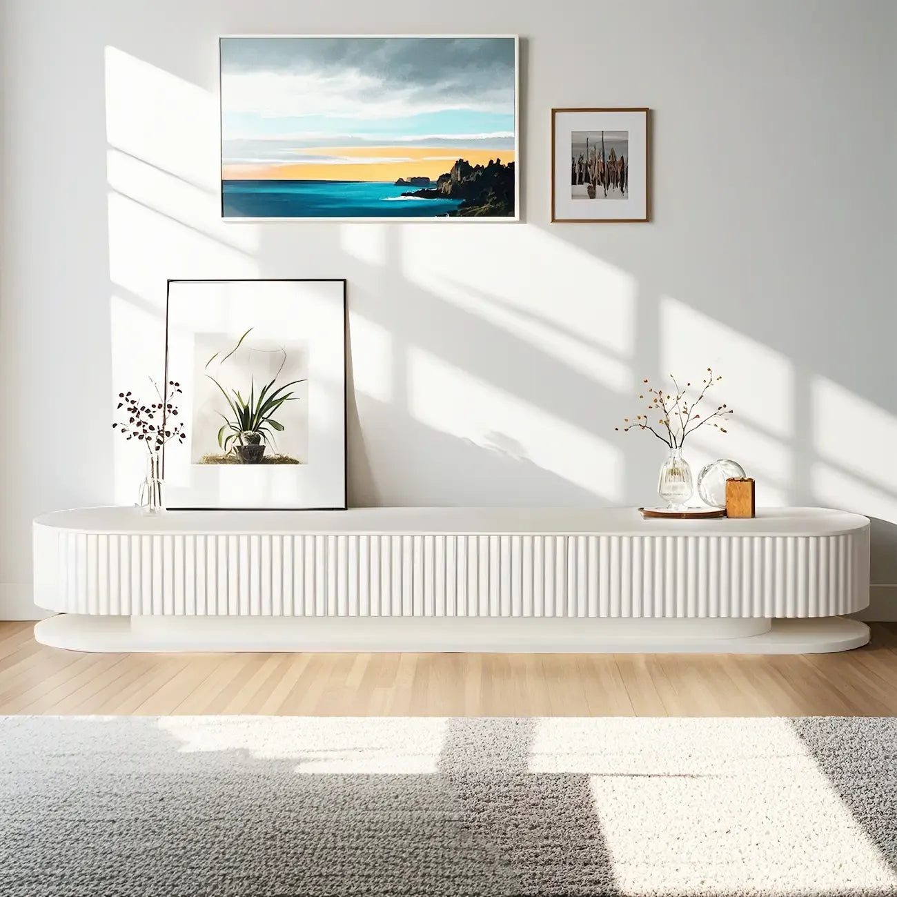 Meuble TV moderne en bois blanc, long et cannelé, avec tiroirs (79 pouces)
