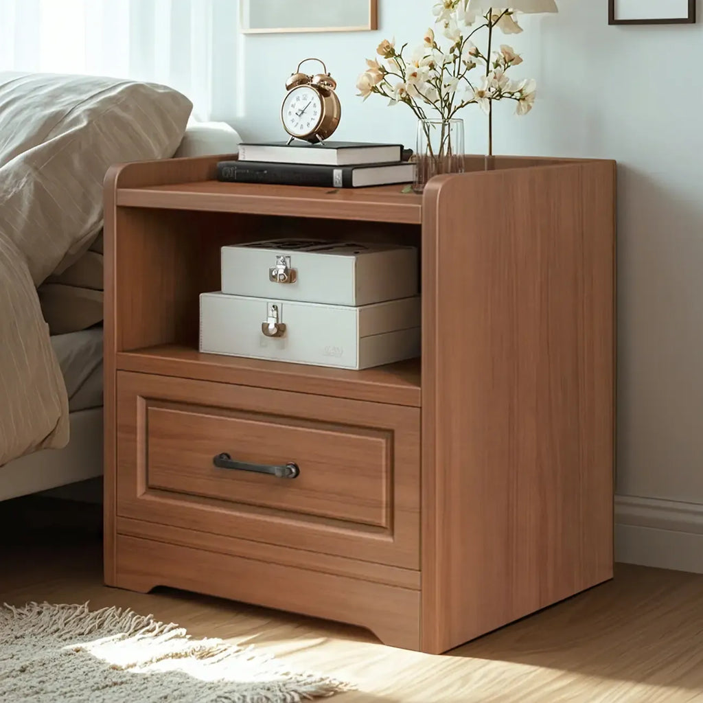 Table de chevet classique étroite en bois blanc avec 3 tiroirs