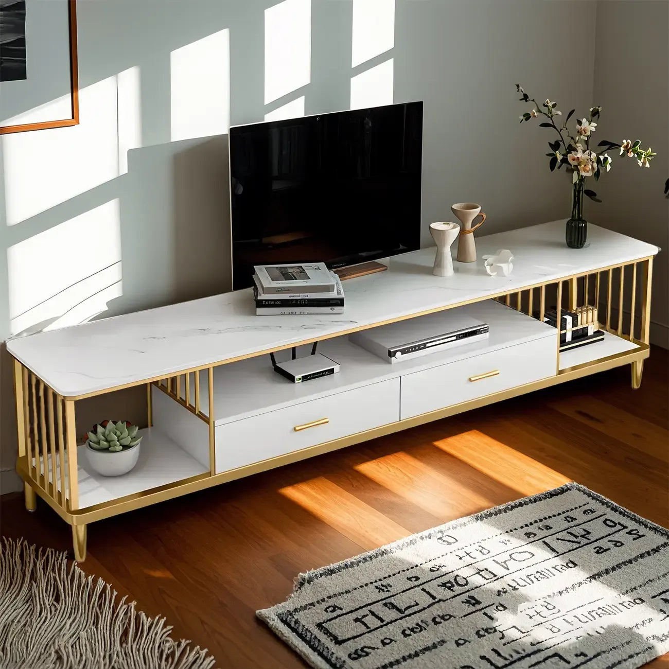 Meuble TV de luxe en métal blanc avec rangement ouvert et tiroirs