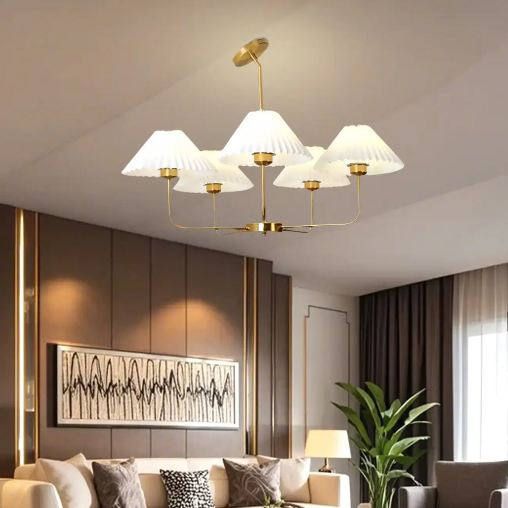 Lustre moderne doré avec abat-jour plissés pour salon