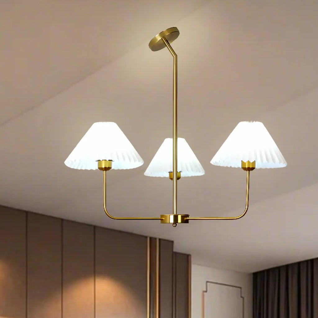 Lustre moderne doré avec abat-jour plissés pour salon