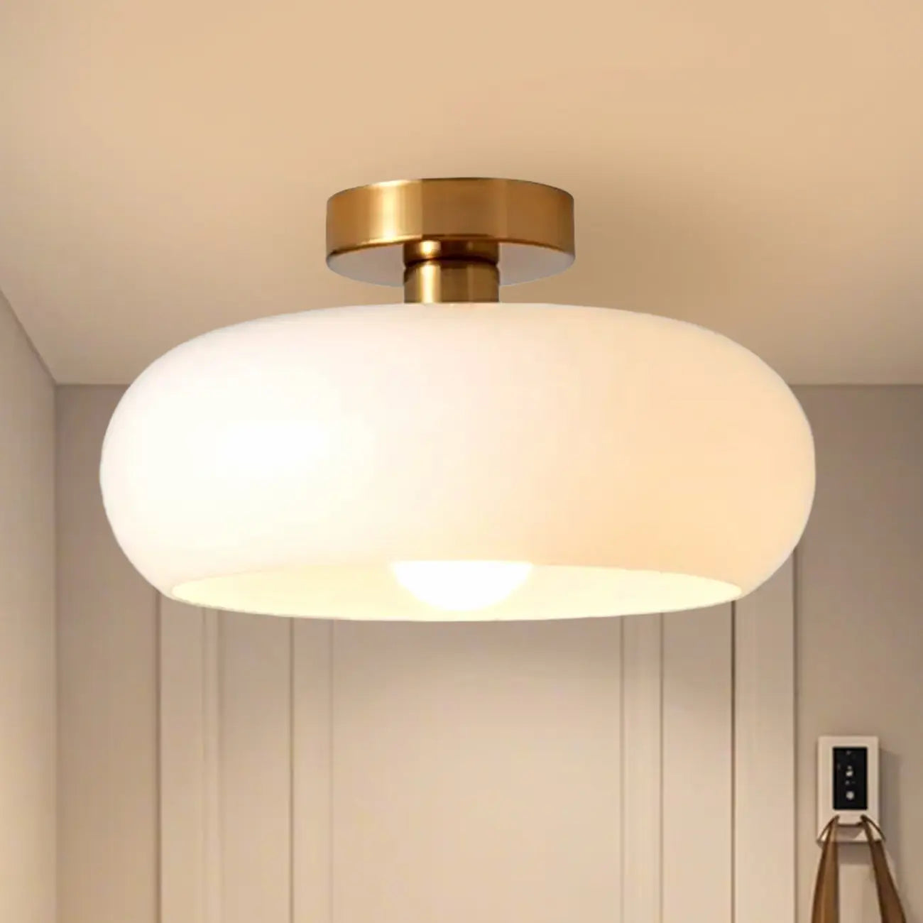 Mini plafonnier cylindrique en verre pour espace de vie