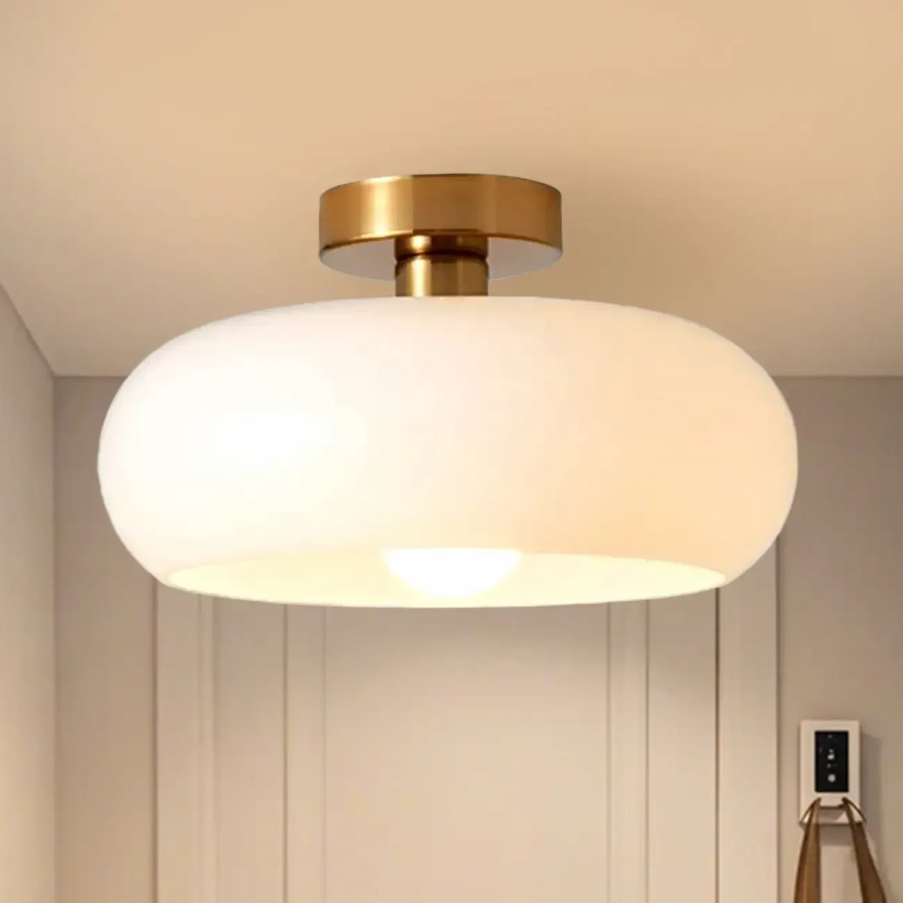 Mini plafonnier cylindrique en verre pour espace de vie