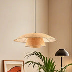 Suspension LED florale artisanale design avec pétales en rotin