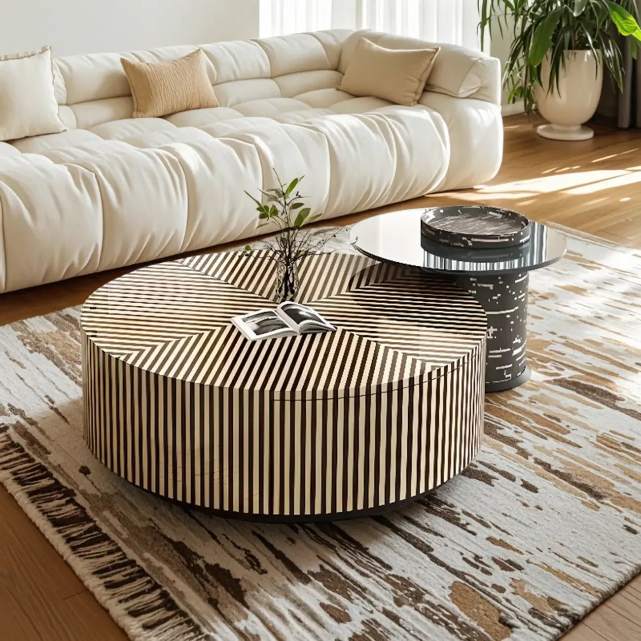 Table basse ronde à tiroirs en bois à rayures noires et blanches