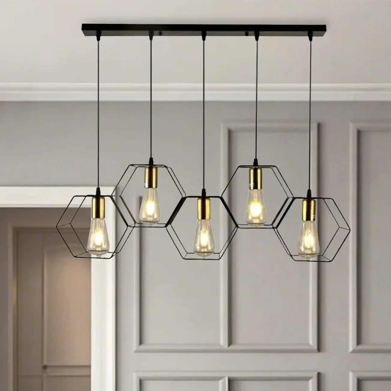 Suspension géométrique noire en métal de style industriel pour îlot de cuisine