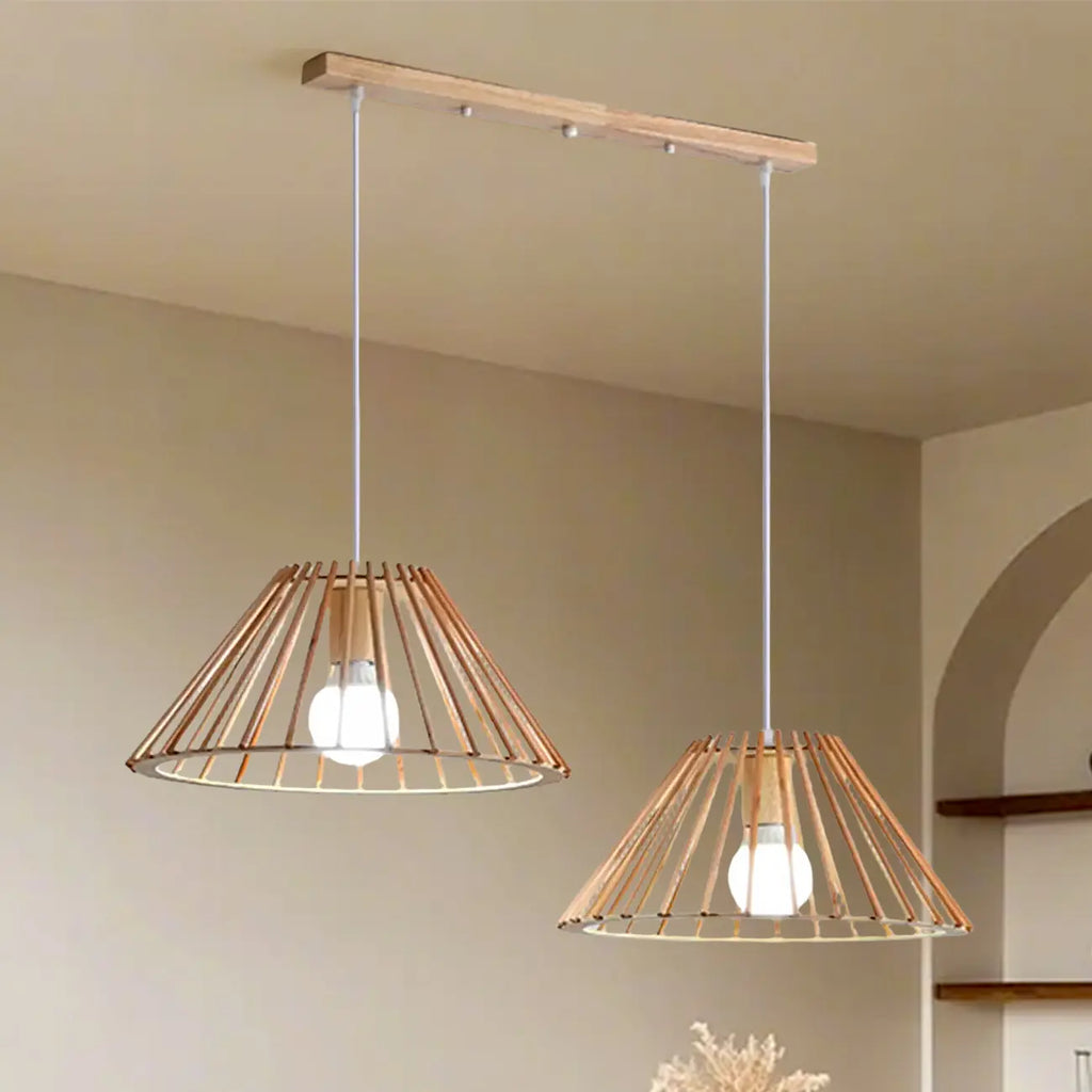 2 Lampade a sospensione poligonali in legno naturale chiaro per la cucina