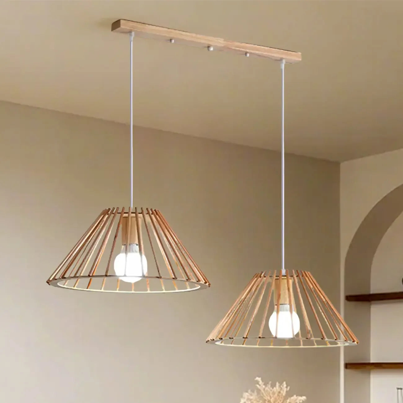 2 Lampade a sospensione poligonali in legno naturale chiaro per la cucina