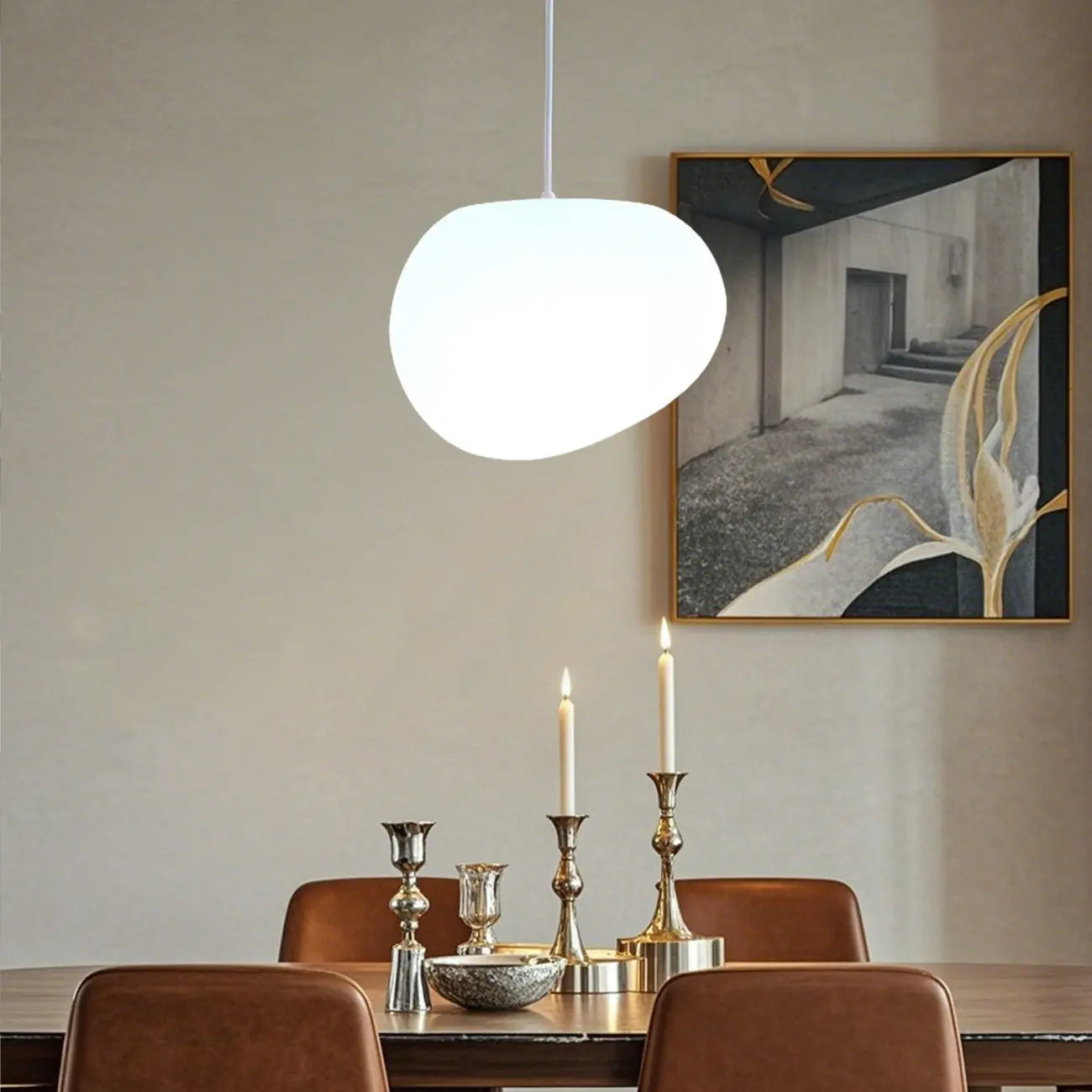 Suspension design en résine crème effet galet pour salle à manger