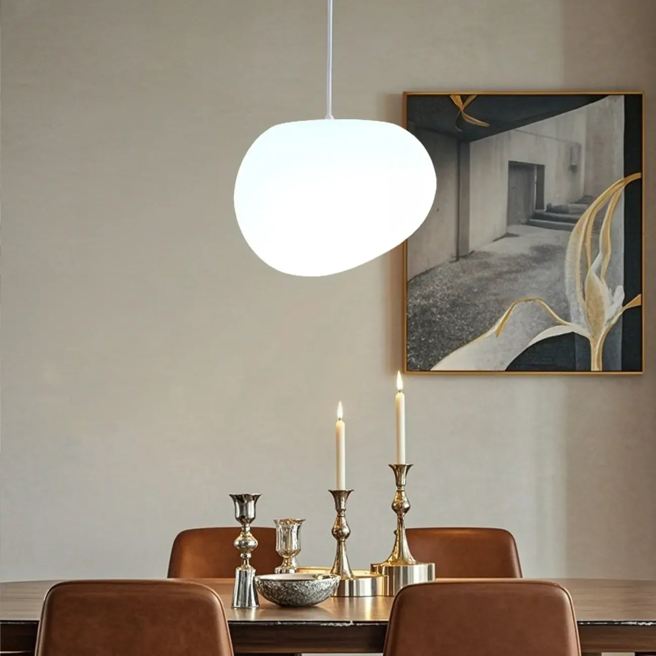 Suspension design en résine crème effet galet pour salle à manger
