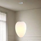 Suspension design en résine crème effet galet pour salle à manger