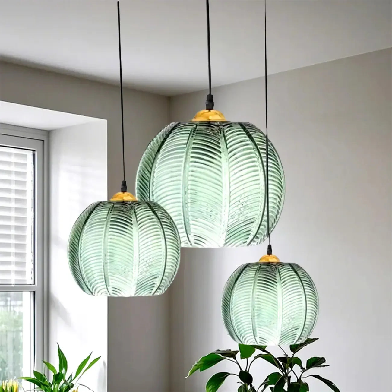Suspension globe moderne en verre vert inspirée des feuilles