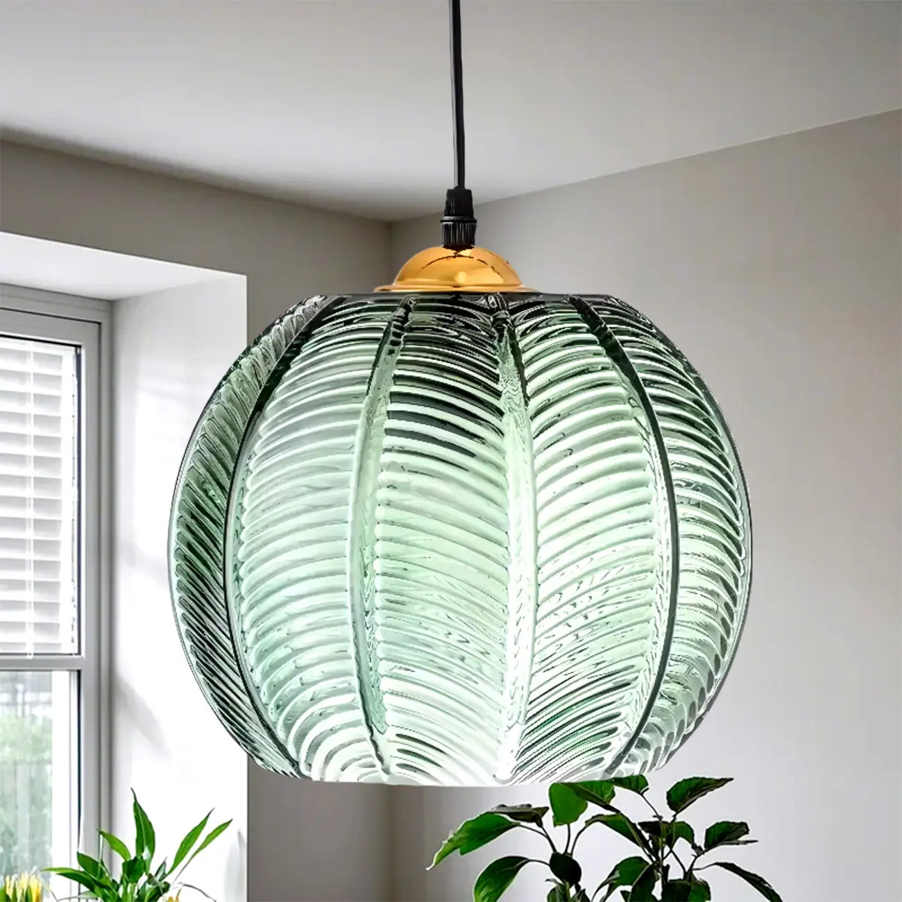 Suspension globe moderne en verre vert inspirée des feuilles