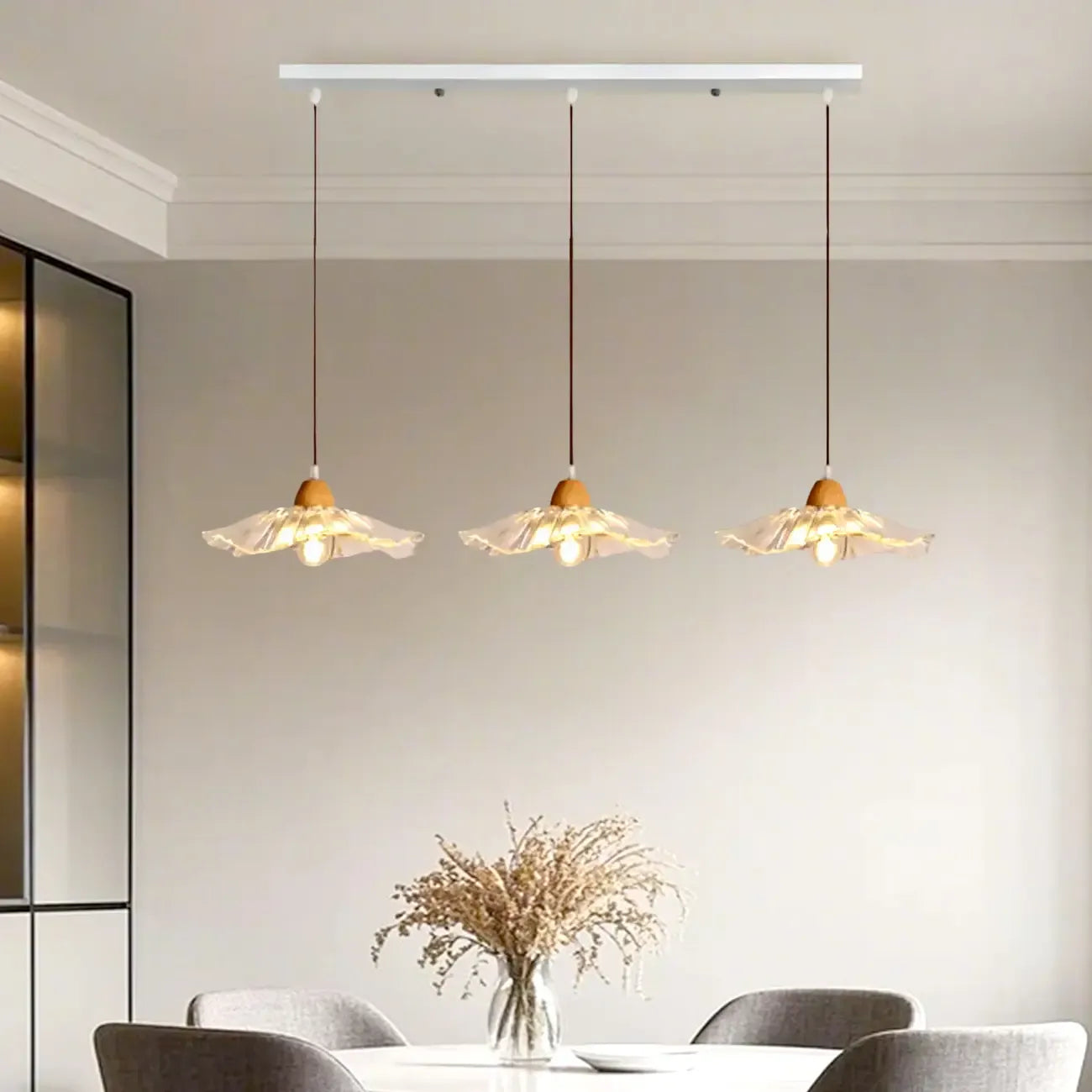 Suspension florale élégante en verre transparent à 3 lumières