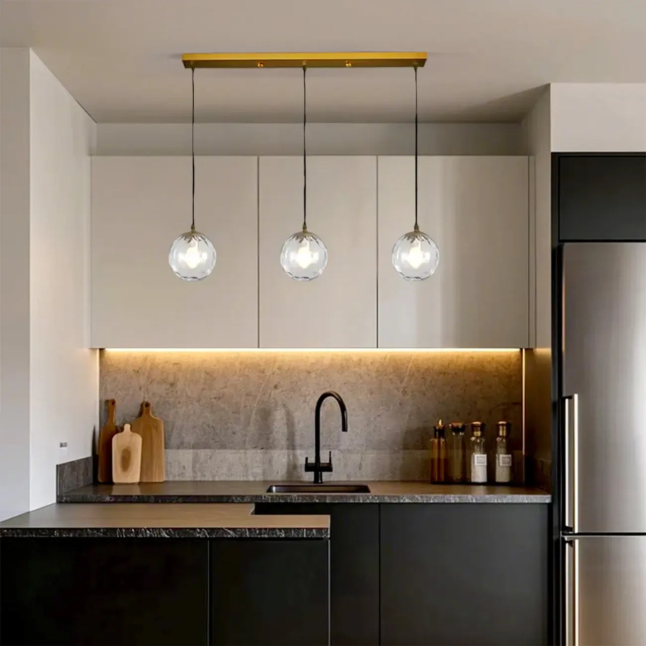 Lampadario moderno a sospensione con 3 globi in vetro