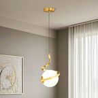 Suspension design blanche boule avec structure métallique linéaire pour chevet