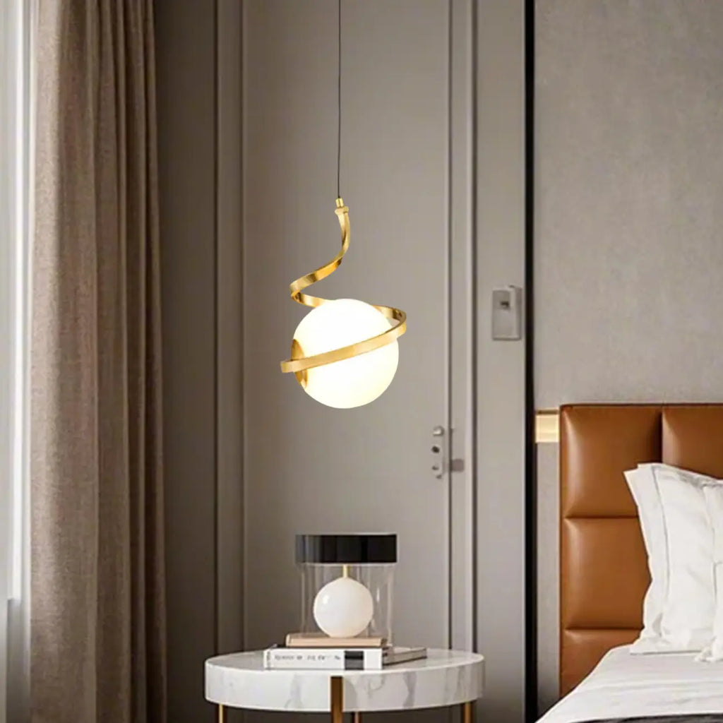 Suspension design blanche boule avec structure métallique linéaire pour chevet