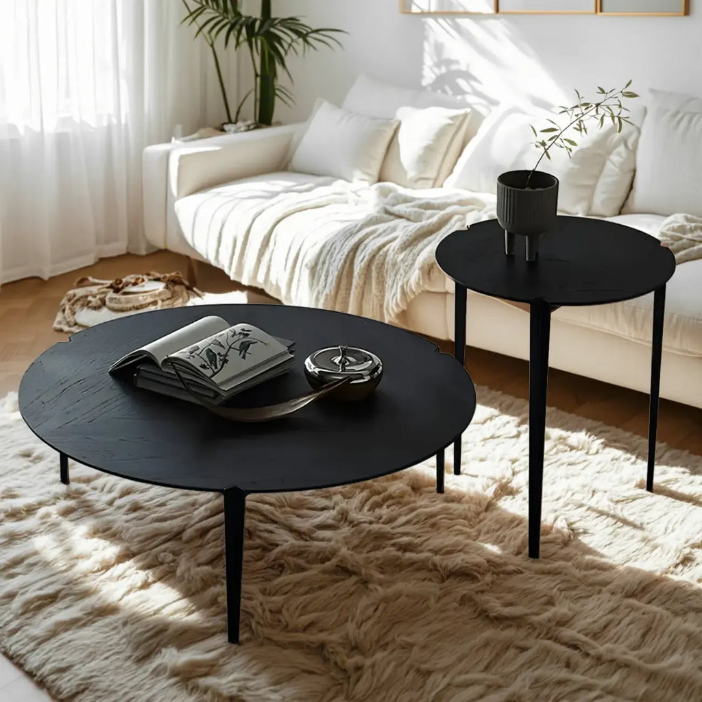 Table basse ronde en bois noir de style scandinave chic