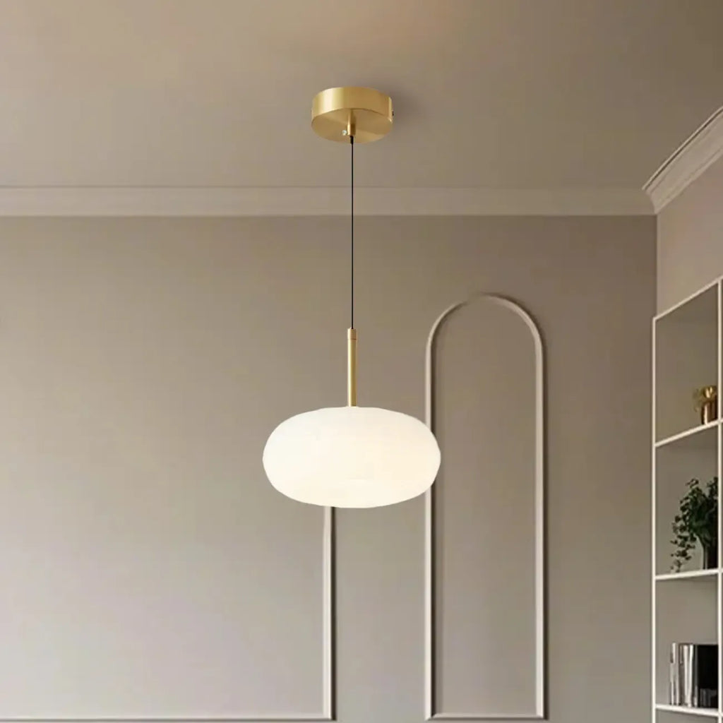 Suspension LED en forme de galet en acrylique crème pour salon