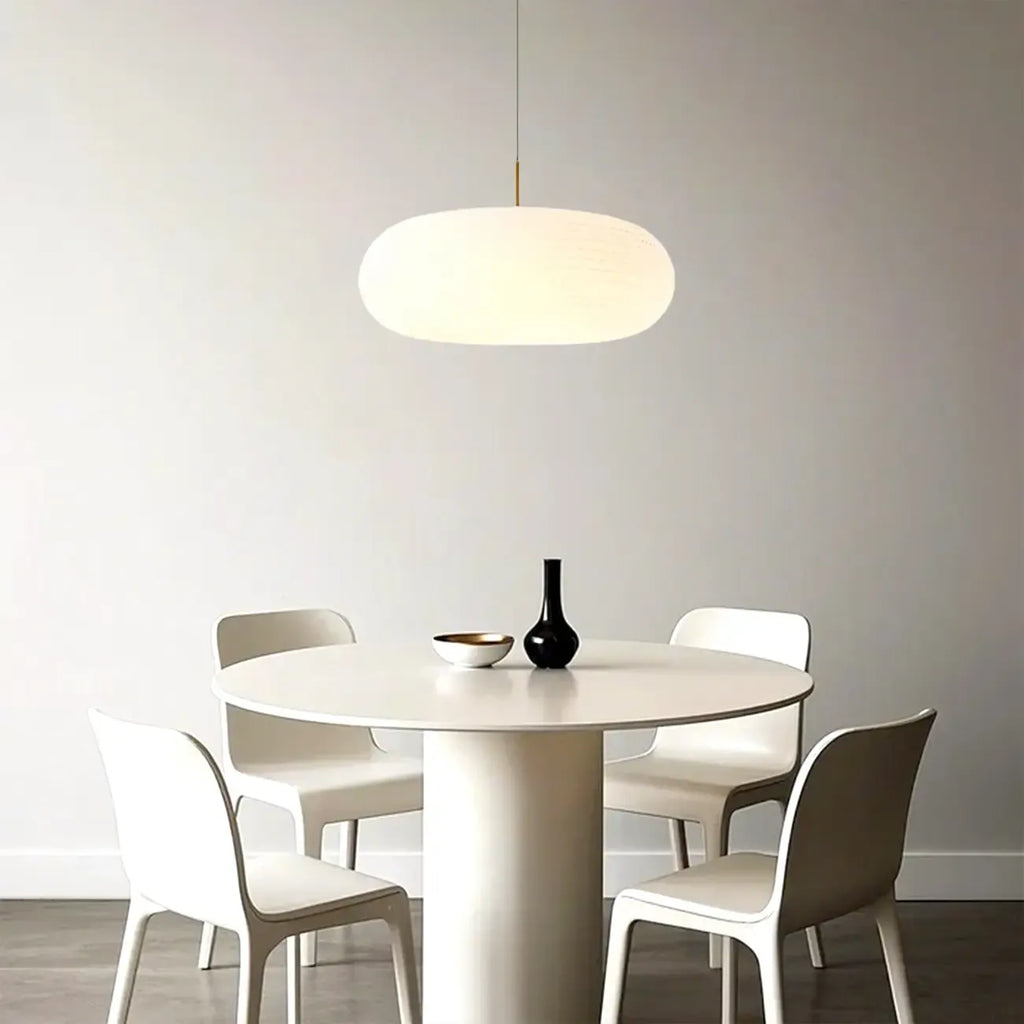 Suspension LED en forme de galet en acrylique crème pour salon