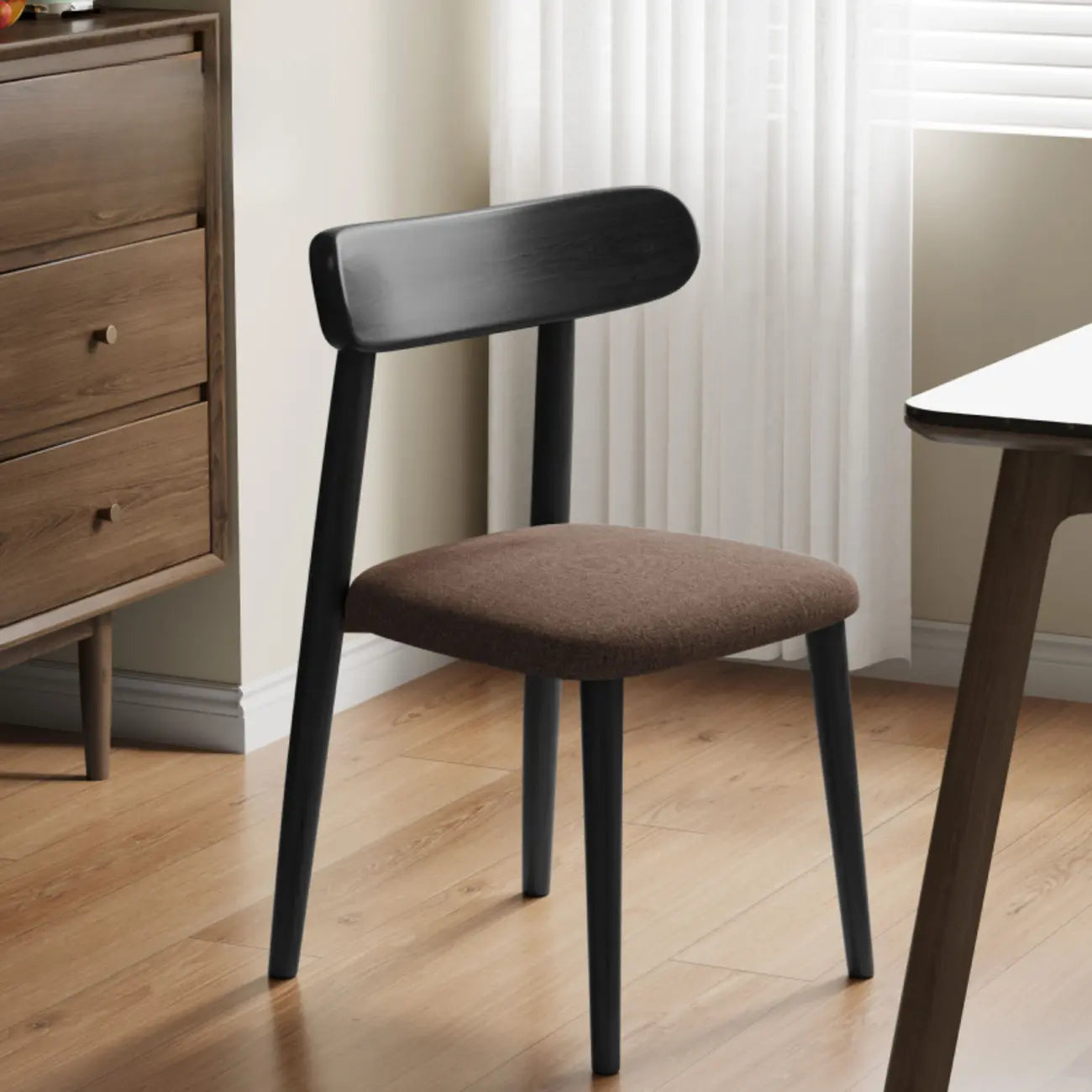 Chaise de salle à manger moderne en cuir sans accoudoirs et dossier bas