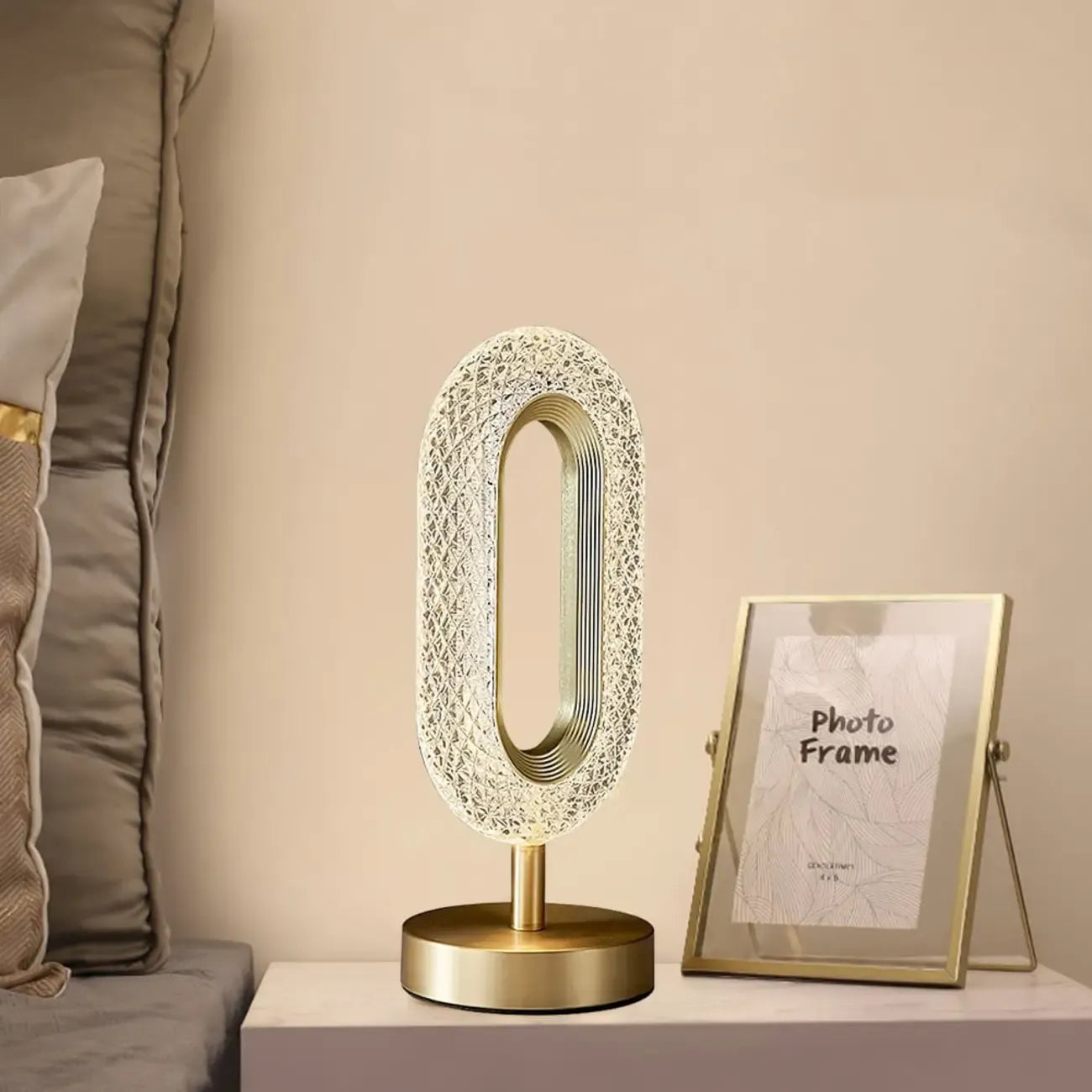 Lampe de table LED Art Déco de luxe en forme d'anneau en laiton doré et acrylique