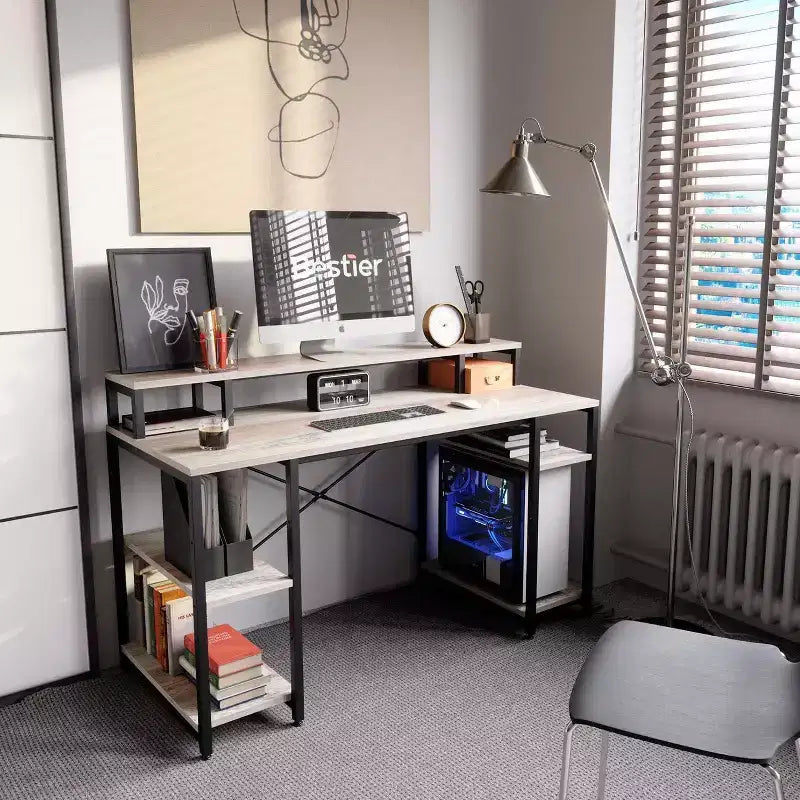 Bestier Bureaux d'ordinateur 140 cm avec étagère réversible, bureau d'écriture debout pour bureau à domicile/études/jeux