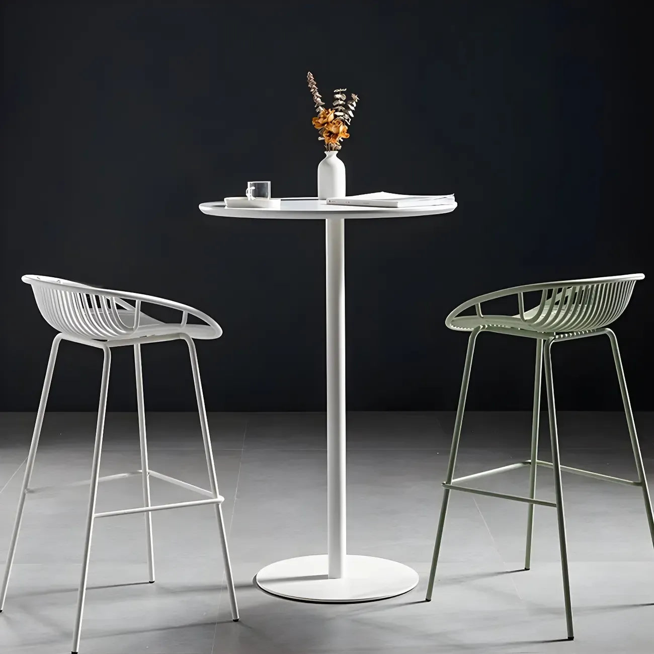 Table de bar ronde contemporaine avec plateau en bois pour les repas