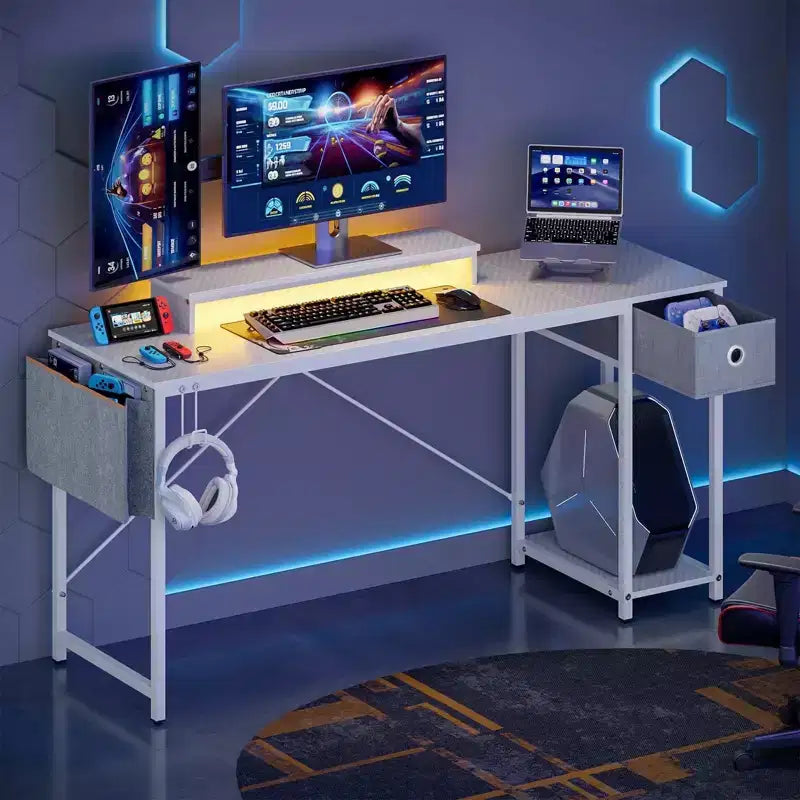 Bureau de jeu LED Bestier 61 pouces avec support d'écran et étagères, bureau d'ordinateur avec tiroirs et crochets, poste de travail PC Gamer avec sacs latéraux