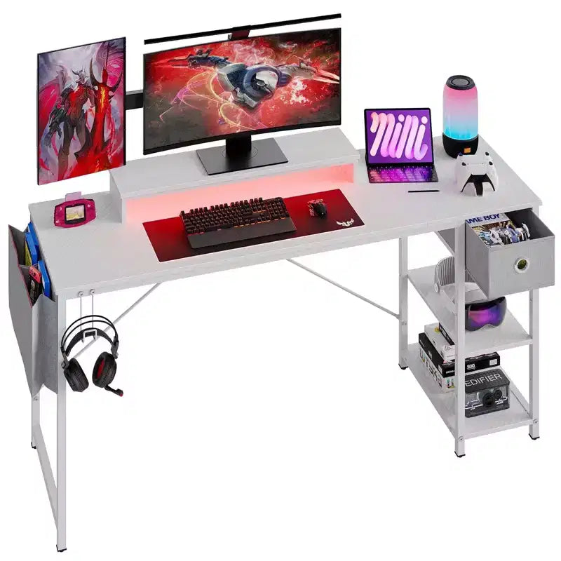 Bureau de jeu LED Bestier 61 pouces avec support d'écran et étagères, bureau d'ordinateur avec tiroirs et crochets, poste de travail PC Gamer avec sacs latéraux
