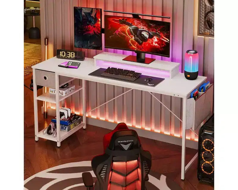 Bureau de jeu LED Bestier 61 pouces avec support d'écran et étagères, bureau d'ordinateur avec tiroirs et crochets, poste de travail PC Gamer avec sacs latéraux