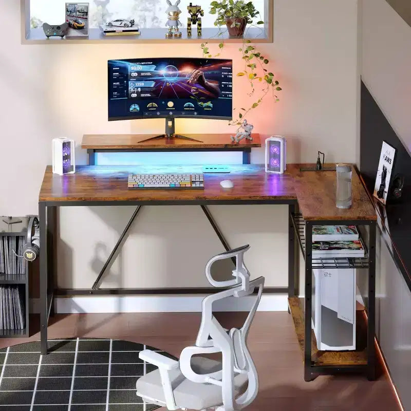 Bureau de jeu Bestier 52 avec lumières LED, bureau en forme de L avec prise de courant et support d'écran, bureau d'angle pour ordinateur