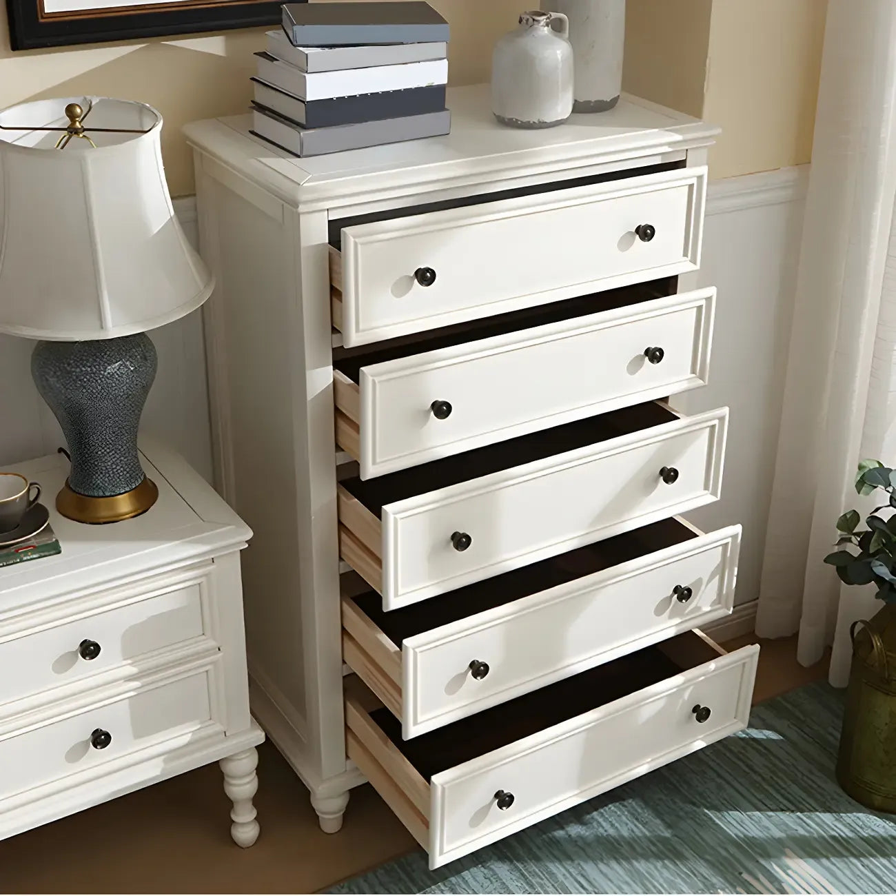 Commode classique en bois blanc à 5 tiroirs