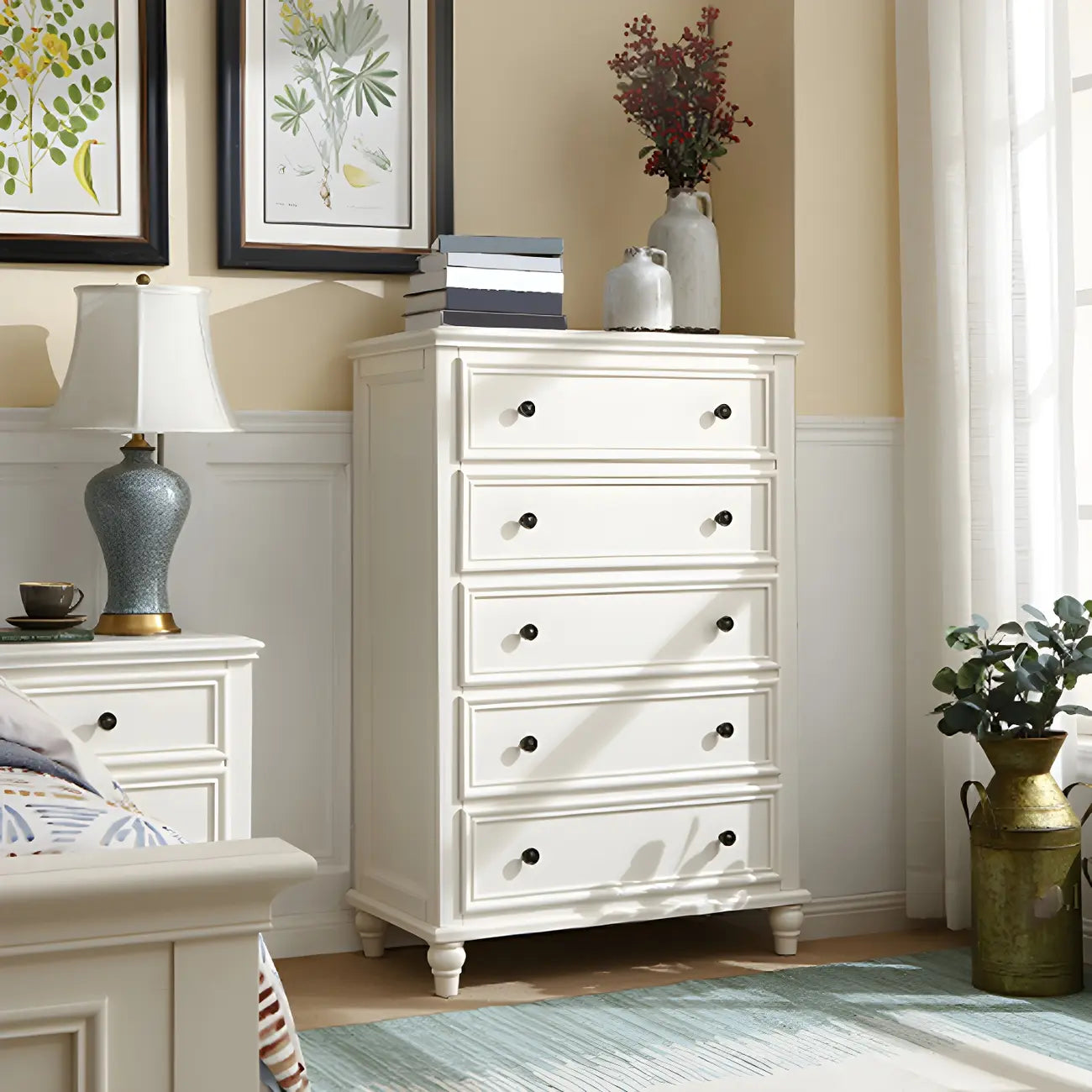Commode classique en bois blanc à 5 tiroirs