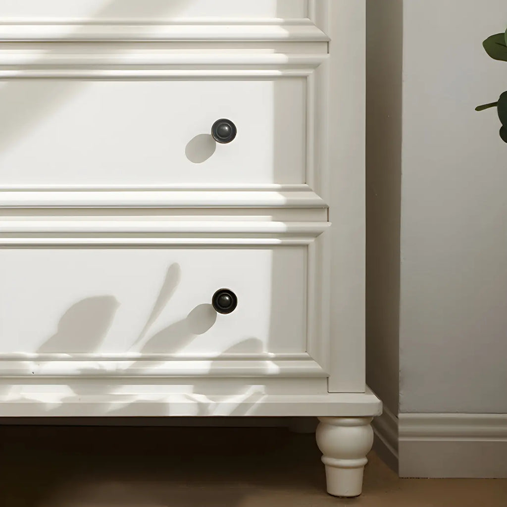Commode classique en bois blanc à 5 tiroirs