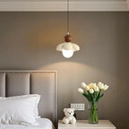 Suspension LED rose poudré avec motif floral en argile pour chevet