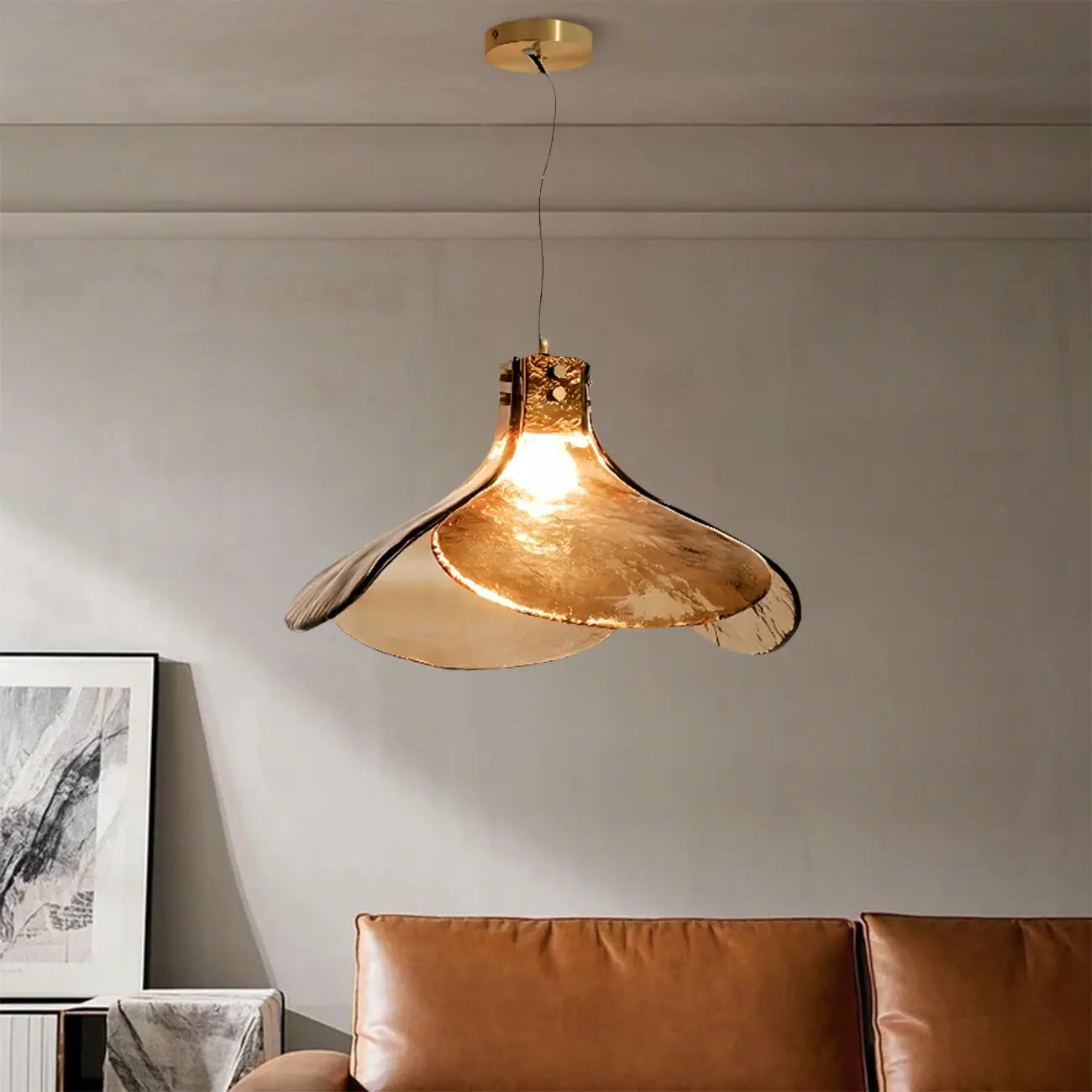 Suspension moderne en pétales de verre doré pour salon
