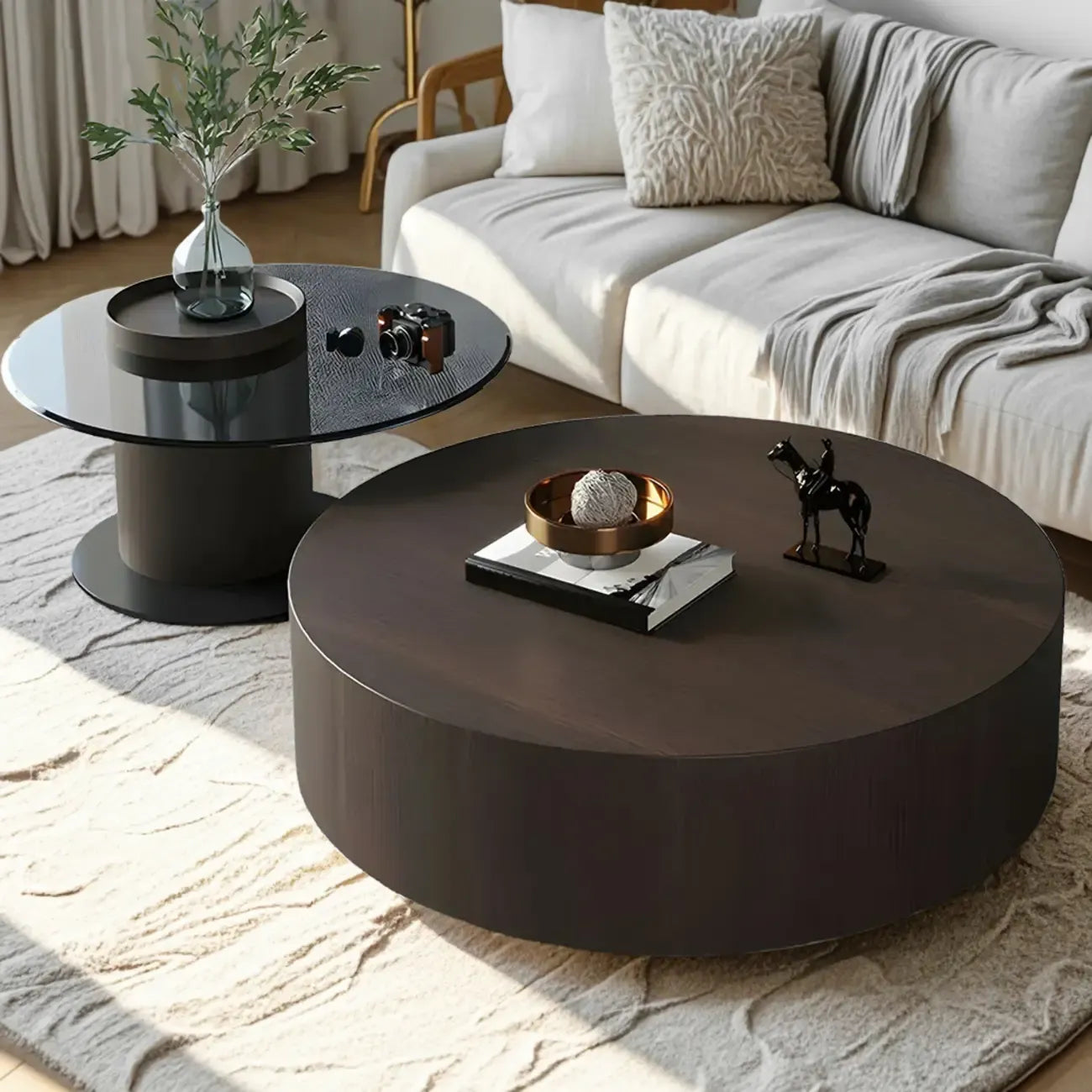 Table basse ronde gigogne en bois foncé de style moderne