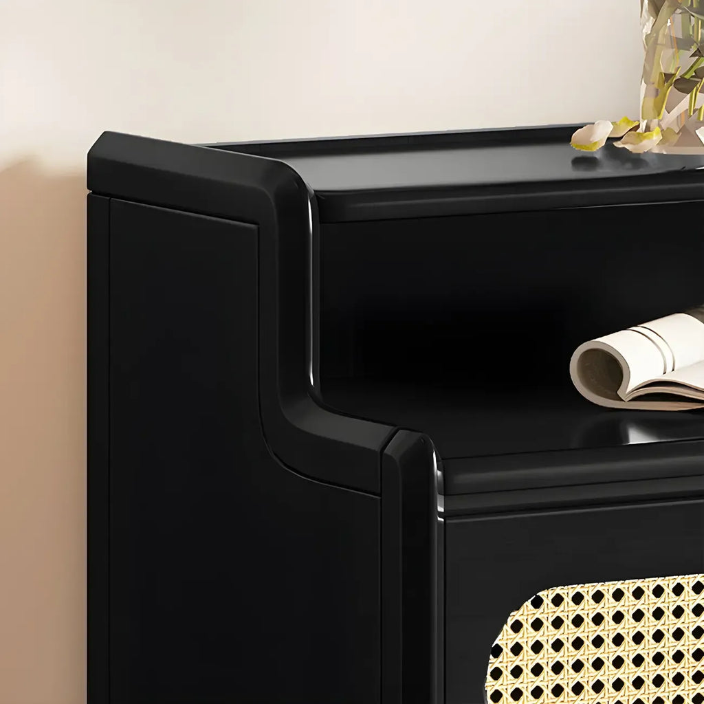 Commode d'appoint en rotin et bois brun avec plusieurs tiroirs