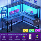 Scrivania angolare per computer Besiost con libreria e luci a LED, scrivania a L con presa di corrente