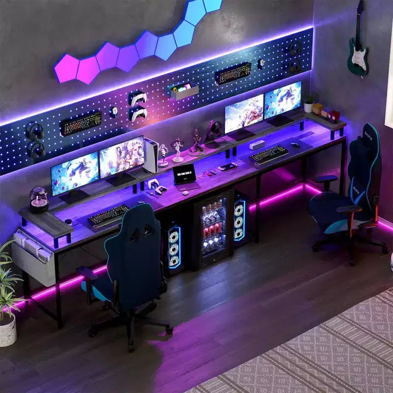 Bureau de jeu en L avec multiprise et lumières LED, bureau d'ordinateur réversible en U avec support d'écran, grande station de travail d'angle